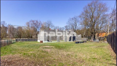 A plot of land in Riga, located in a clean, green and beautiful place. Land plot with an area of 1762 m2, with unfinished construction in the property. Land for the construction of a private house.Well-developed infrastructure - there is a park, Cult...