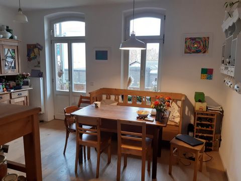 We offer a 3-room apartment in a prime location in the northern city center of Halle (Saale) for interim rent. Within walking distance are stops, bakeries, supermarkets, cinema, the banks of the Saale and the park. It's a 10-minute walk to the univer...