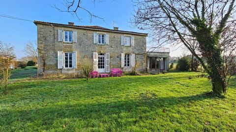 Coulon, large stone house to renovate, comprising on the ground floor: entrance/office, hallway, dining room with fireplace, lounge/library, fitted kitchen, shower room, WC, scullery, boiler room, cellar - an independent accommodation: living room wi...