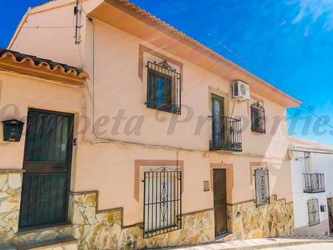 Townhouse in Riogordo, 3 bedrooms, 1 bathroom and a roof terrace.