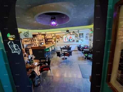 Vendiamo un bar-caffetteria, superficie 60 m2. il bar si trova nelle immediate vicinanze della Riva, e dista 300 mt dall'Arena di Pola. La terrazza del bar viene affittata annualmente. Per ulteriori informazioni, contattare: Azra ... ... ... Communit...