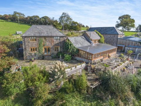 This exceptional farmstead is located on Garway Hill, one of the most scenic and peaceful areas in all of Herefordshire. With a sizeable main farmhouse, a beautifully converted barn serving as a holiday rental, approximately 25 acres of land and nume...