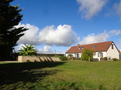 Dpt Yonne (89), à vendre BLENEAU maison 9 pièces 209m2 parcelle 5500m2 garages