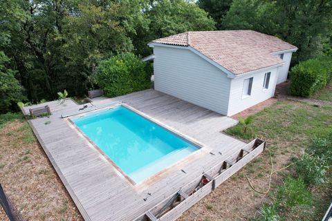 Ideally located 10 minutes drive from Villeneuve sur Lot house with a surface of 84m2 tastefully decorated, offering a bright entrance serving a kitchen and a living room access terrace. The night part deserted 3 bedrooms, two with terrace access, a ...