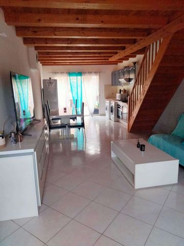 Located in Saint André de Sangonis, a popular town with all amenities and easy access to the motorway to Montpellier, this house offers 70 m2 of duplex space. On the ground floor: a living room overlooking an exterior of 25 m2. 1st: 2 bedrooms, bathr...