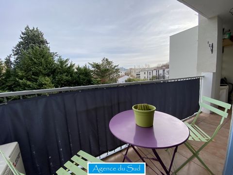 We offer you exclusively this apartment T3 crossing about 50m2, 5 minutes walk from Parc Borely and 10 minutes walk from the beaches of the prado. Located on the 2nd floor of 3 without elevator, in a small closed and wooded residence composed of two ...