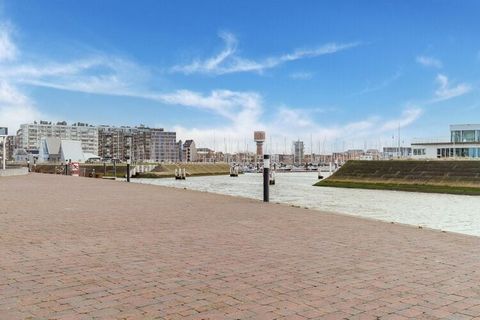 This spacious 2-bedroom sou-sol flat is located 5 minutes' walk from the seafront. Layout: fully equipped kitchen, living room, 2 bedrooms with double bed, bathroom with shower and a very large courtyard. Close to the beach and all shops; perfect for...