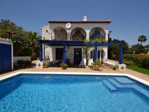 Stunning Villa in Salobreña with panoramic sea views, a private pool and offering both a business opportunity and/or multi-family living. Fully legal, established & popular urbanization and tourism license. For sale direct from the owners! Looking fo...