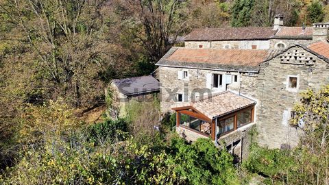 We take you to the hamlet of Les Ponchets in the commune of Ste Cécile d'Andorge, 40 minutes from Alès and 20 minutes from Collet-de-Dèze, to discover this stone farmhouse in exclusivity to Swixim International Cévennes. Part of a large old farmhouse...