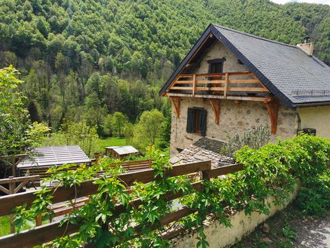 Om zonder vertraging te bezoeken, in een klein rustig en bewaard gebleven gehucht in het midden van de bergen van de Ariège, dit prachtige huis onlangs met veel smaak gerenoveerd. Ideaal als hoofd- of tweede verblijfplaats, u hoeft alleen maar uw kof...