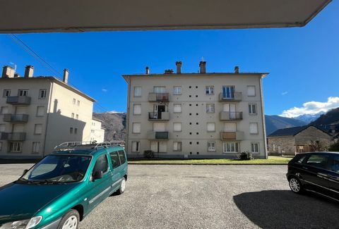 Become the owner of a beautiful, bright apartment on the ground floor, completely renovated, with a surface area of 64 m2. Located in the heart of the Résidence du Vénasque, in the immediate vicinity of the city centre and less than a kilometre from ...