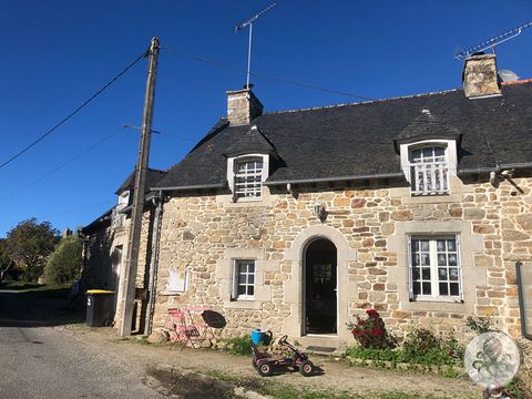 ARMOR CONSEIL IMMOBILIER - Vanessa SAMSON will have the pleasure of making you discover this farmhouse with beautiful volumes located in the cul-de-sac of a charming hamlet, not far from the ARGUENON where you can go for magnificent walks with your f...