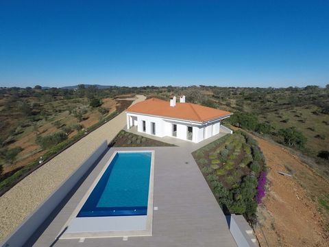 Away from it all, at the end of a good country road, you find this villa, a perfect retreat for someone wishing to embrace nature and be completely remote. The villa sits atop its 5 hectares of land that slopes gently away from the house. The land ha...