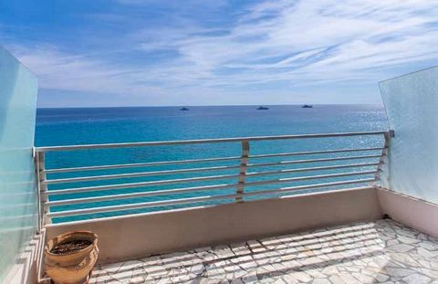 Complete renovation project for this magnificent 3-room apartment by the sea. it is composed of a spacious entrance with storage, a separate kitchen, a beautiful living-dining room with panoramic sea view. The 2 bedrooms are very spacious, the projec...