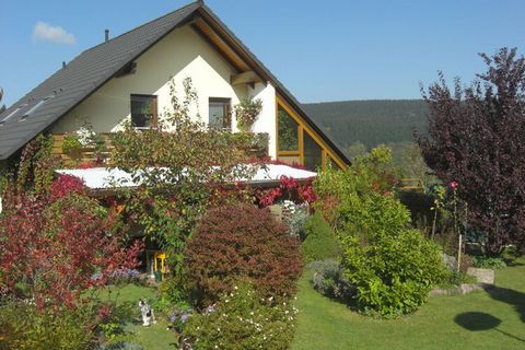 Fine, new, quiet apartment in Stützerbach (Rennsteig) with WiFi included and underfloor heating, ideal for two people. Hiking trails, cross-country trails and toboggan slope directly behind the apartment, garden seat and barbecue area, sandpit, garde...