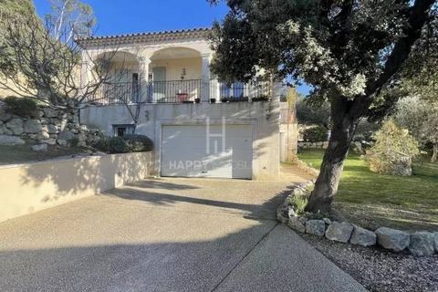 Magnificent view for this modern house, located on the heights of Beaucaire, in a quiet residential area. This single storey house of 130 M2 habitable, on basement-garage and workshop with a room of 20 M2 and cellars is composed of an entrance hall, ...