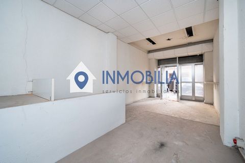 Grupo Inmobilia sells this location located in the sought-after Salamanca neighborhood, specifically in the vibrant area of Lista. It is located at street level with exceptional potential. With a cadastral area of 135m2 distributed over two floors, t...