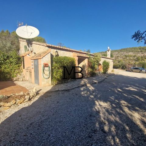 Small Finca to refresh in Senija, located just after Benissa. It has 2 bedrooms and 1 bathroom, fitted kitchen and storage room. The plot has an area of 1973 m2, swimming pool and small garden. Beautiful unobstructed views of the mountains, for natur...