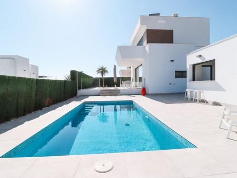 This is really a nice house with a modern design, the home is located in Polop and has an absolutely fantastic view of the Mediterranean and nearby mountains.This magnificent property is almost new, it was built in 2017.The home is built with high st...