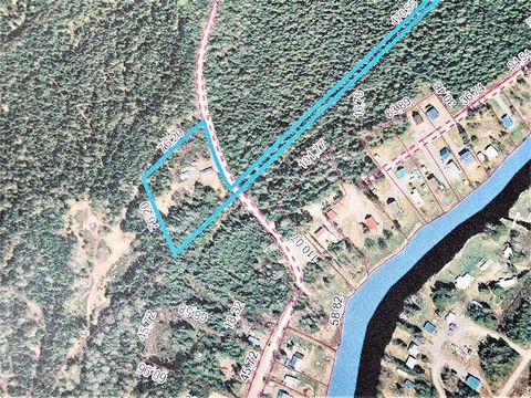 Magnificent lot of more than 96,000 square feet with new electrical entrance, new well and new septic tank. All from 2022. Construction right. Included: Garage, shed, shed and 32-foot fifth wheel. All just a few steps from the Plage du Sault de la Gr...