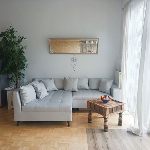 35 qm - Stylish appartement *Comfortable, stylish, fully equiped, WIFI, central, green, quiet, good connection* Cosy and very bright appartement with high cealing, big windows and beautiful view above the roofs of Hürth/Cologne right around the corne...
