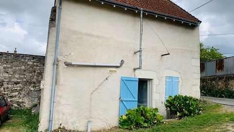 86270-COUSSAY LES BOIS- A moins de 10 minutes de La Roche Posay, charmante maison de village composée en rez de chaussée d'une pièce de vie de 33m², à l'étage un palier, salle d'eau, WC indépendant, 2 chambres avec placards. Côté jardin avec préau et...