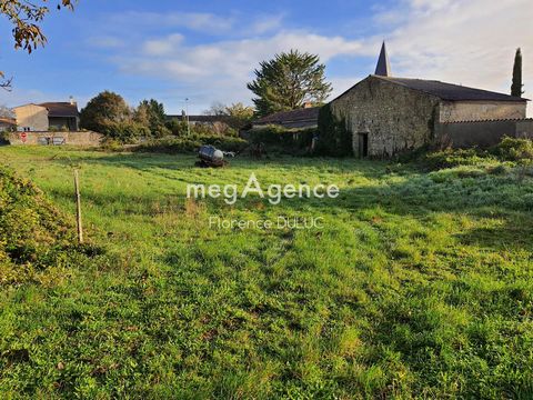 France, in the southwest, between Saintes and Niort, I offer you this land of approximately 2,000 m2 (barn, building and shelters) in a small village with bakery and supermarket. price / Fees included: 64,000 euros