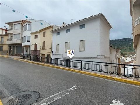 MUST SELL QUICKLY DUE TO PERSONAL COMMIMENTS. OPEN TO SENSIBLE OFFERS. This 6 bedroom 2 bathroom Townhouse is situated in the popular town of Castillo de Locubin, close to the historical city of Alcala la Real in the south of Jaen province of Andaluc...