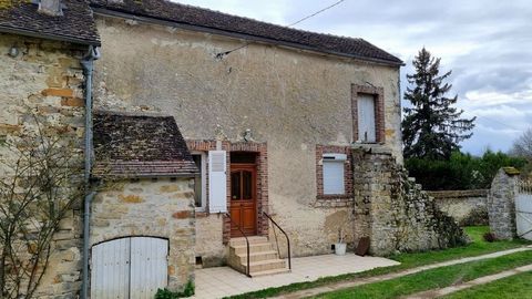 Well in OCCUPIED LIFE with the right of use and habitation for life for the benefit of an 88-year-old man. 15kms from Fontainebleau, 4kms from MORET, In the heart of an essentially rural village, punctuated by small farms. It extends at the bottom of...