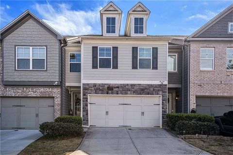 Discover your dream home, located inside the perimeter! This beautifully kept home features a well-designed layout with an open floor plan showcasing espresso hardwood floors, coffered ceilings, modern light fixtures and a cozy fireplace. The kitchen...