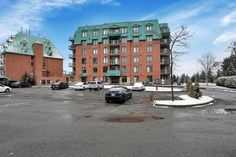 Experience an incomparable quality of life in the prestigious Château Cartier complex, strategically located in Aylmer, a few minutes from the Champlain Bridge and Ottawa. Offering you a living area of 1437 square feet from promotor, this condo offer...