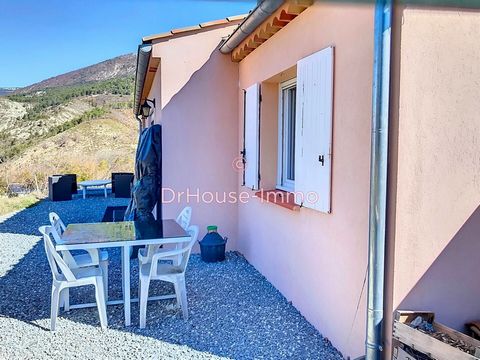 4kms from BARREME, this single-storey house is located in a rural and quiet environment. From the house, there is a superb view of the surrounding mountains, the highest peak of which rises to 1600 m. This house offers you a fitted kitchen, a living ...