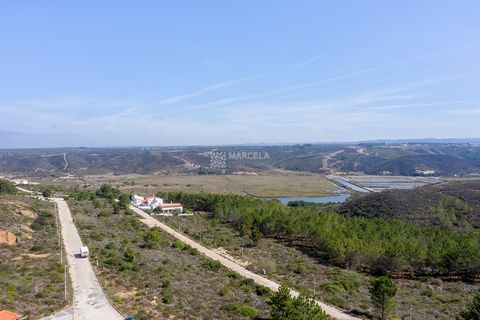 Located in Aljezur. A building plot of 642 m2 in the Espartal Urbanisation with the possibility to build a two storey property of of 302.50 m2 on a footprint of 235 mtr2. A great opportunity to invest in this popular urbanisation which is within walk...