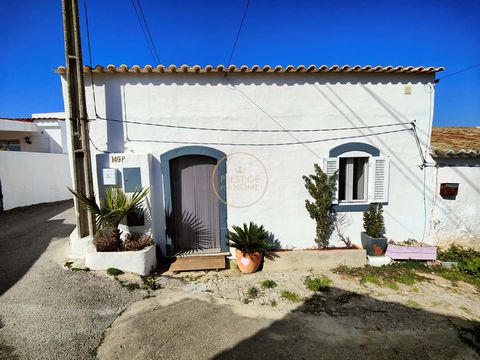 Located in São Brás de Alportel. This 2 bedroom villa in São Brás de Alportel is a recently renovated house, located in a quiet and peaceful area. It offers a serene and relaxing environment for its residents. The house features two bedrooms and is w...