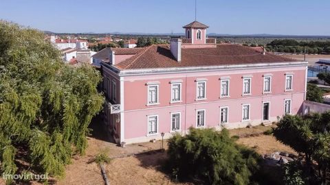This property was built in the 1920s and was occupied by the same family until 2018. The main entrance is from the street that runs next to the market. We enter a pleasant romantic courtyard of 635m2 with a beautiful fountain in the middle and in the...
