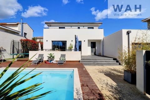 Sylvia de l'agence WAH, ... , vous propose une sublime villa 5 pièces de 140m2 édifiée sur 500m2 de terrain avec piscine, située à Aimargues, village bénéficiant de toutes les commodités (commerces, écoles, crèches, santé), à seulement 5mn de l'autor...