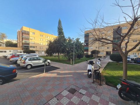 Large apartment located in the private Residencial La Palmera, with community gardens and community parking area. Very close to the Majuelo botanical park, old town, bars and restaurants, banks, supermarkets and a few meters walk from San Cristóbal b...