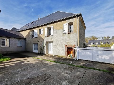 Dpt Loir et Cher (41), à vendre CELLE maison P10 de 210 m² - Terrain de 1 211,00 m²