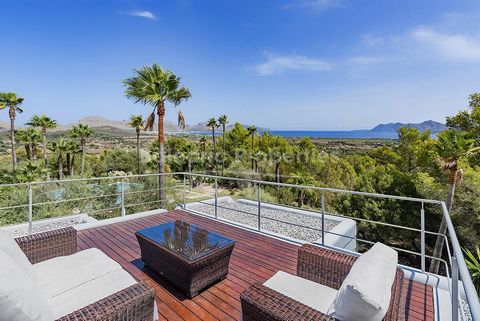 Una de las propiedades más espectaculares que ocupan una ubicación única en Pollensa, en el norte de Mallorca. Esta increíble propiedad se encuentra dentro de extensos terrenos privados de 54000m2 y la casa en sí ocupa la posición más elevada alreded...