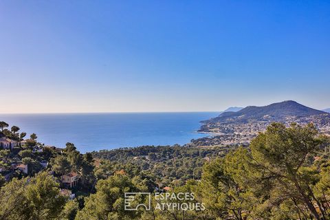 Espaces Atypique Hyères offers you a villa with a unique architectural style and an impressive sea view. Ideally located on the heights of Carqueiranne, its location will seduce you with the aerial panorama it offers with a beautiful sea view on each...