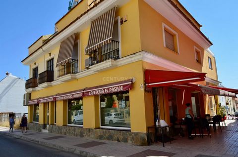 Transfer of Cafeteria, Bar in operation in the central area of Alhaurín de la Torre, with a large lounge and terrace, renovated toilets in good condition, furniture in perfect condition. Stainless steel equipment. The kitchen has a churrera and churr...