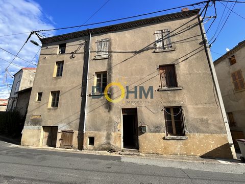 Stone property to renovate DOHM IMMOBILIER BRIOUDE Offers you on the Lamontgie sector this stone house of about 225m2 on the ground with many annexes: garage, cellar ideal for the creation of a rental property A lot of work is to be done. Ideal for i...