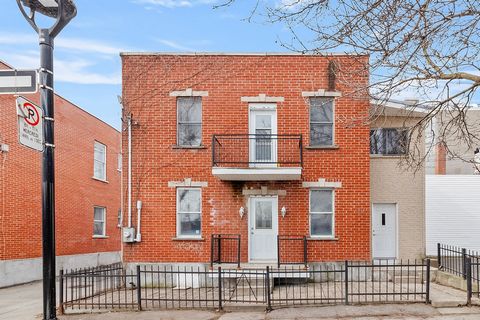 6217 Rue Dumas, nestled in Montreal's Ville-Émard district, a combination of modern and charming living. This detached two story single family home boasts three bedrooms upstairs, open concept living area on the main floor, a brand new kitchen instal...