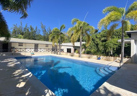 Located in Gibbes. The charming Sugar ‘n’ Spice villa is located in Gibbs, St. Peter, one of the most desirable areas of the gorgeous west coast. This 4 Bed/5 Bath villa is within walking distance to the famous Mullins Beach and just 10 mins outside ...
