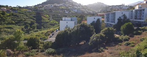 Fantastic plot of land located close to Caminho de Santo António (below the Expressway), with excellent road access both local as peripherally. The land has constructive capacity foreseen in the PDM High-Density area of Funchal. It is infrastructure ...