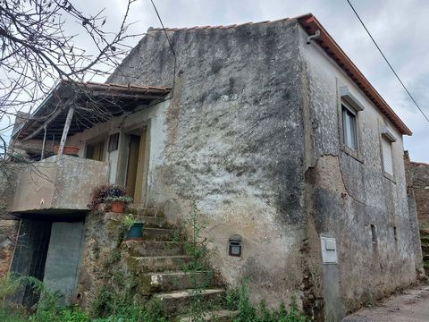 Lovely 3 bedroom cottage, of general construction in stone, for total reconstruction. Property consists of two floors, being the ground floor composed by storage room, wine cellar and annex with wood oven. The upper floor comprises of lounge, kitchen...