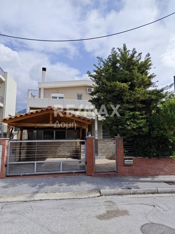 Property Code: 12751-9376 - Maisonette FOR SALE in Nea ionia Volou Nea ionia for € 190.000 . This 170 sq. m. Maisonette is on the Ground floor and features 3 Bedrooms, Livingroom, Kitchen, bathroom and a WC. The property also boasts Heating system: i...