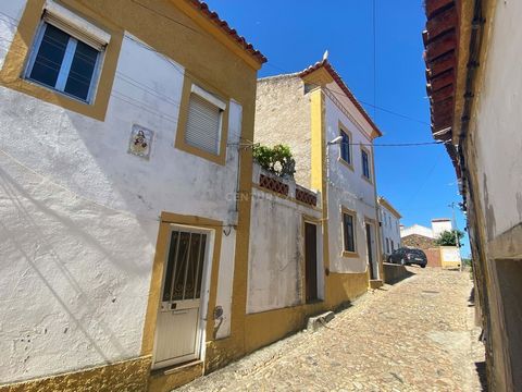 Dans le beau village de Monte Claro, dans la paroisse de S. Matias, municipalité de Nisa, se trouve cette maison typique de l'Alentejo,sur un terrain de 87m2, avec une surface de construction de 80 m2 et une surface dépendante de 45m2. -Au rez-de-cha...