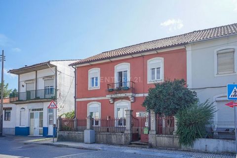 For sale traditional 3 bedroom house for partial renovation with patio,covered barbeque area, terrace,garden and private parking in Arganil centre. Contains entrance hall, receptionroom, storage, wine cellar and access to patio, covered barbeque area...