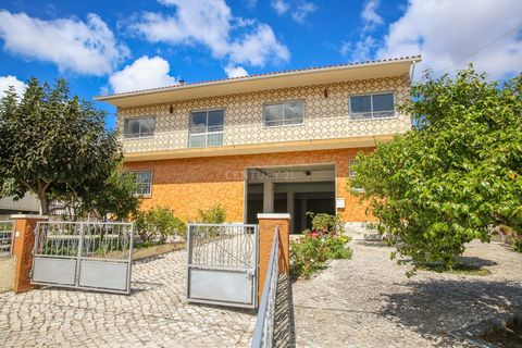 Detached T3 +2 House in the Heart of Merceana, municipality of Alenquer with extraordinary potential It is with great pleasure that we present this remarkable detached house, located in the center of the charming village of Merceana. This property of...